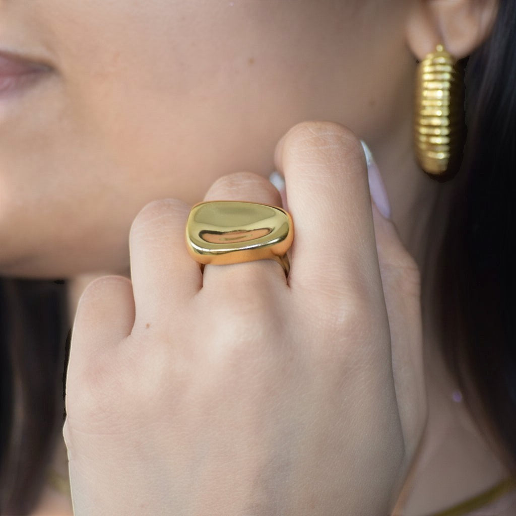 Polished Pebble Ring close up in 18K gold plated stainless steel