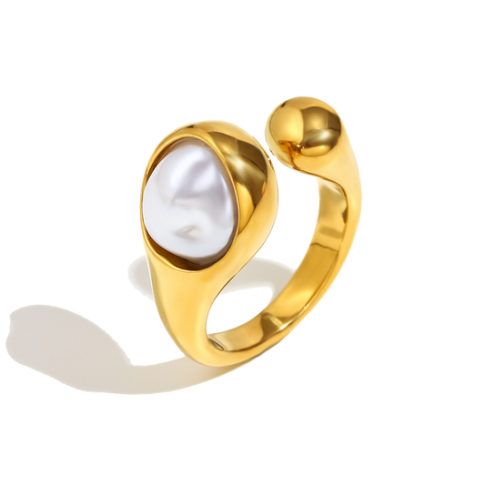 Statement Pearl Ring in 18K gold plated stainless steel