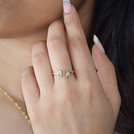 Toi Et Moi crystal zircon ring worn on hand