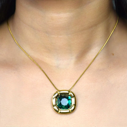 Jade green zircon pendant necklace in polished gold setting
